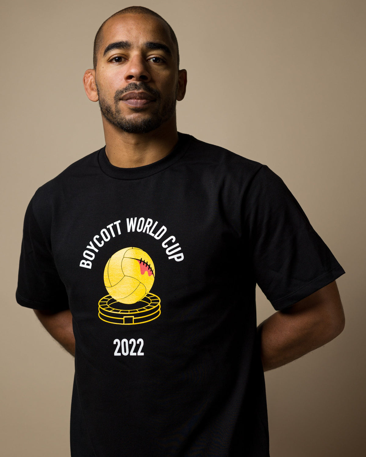 David Larose porte le t-shirt noir Ecclo Boycott World Cup 2022